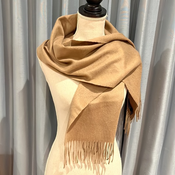 Club Room Luxurious 100% Cashmere Fringed Tan or Camel Colored Scarf 60" x 12" - Picture 2 of 9